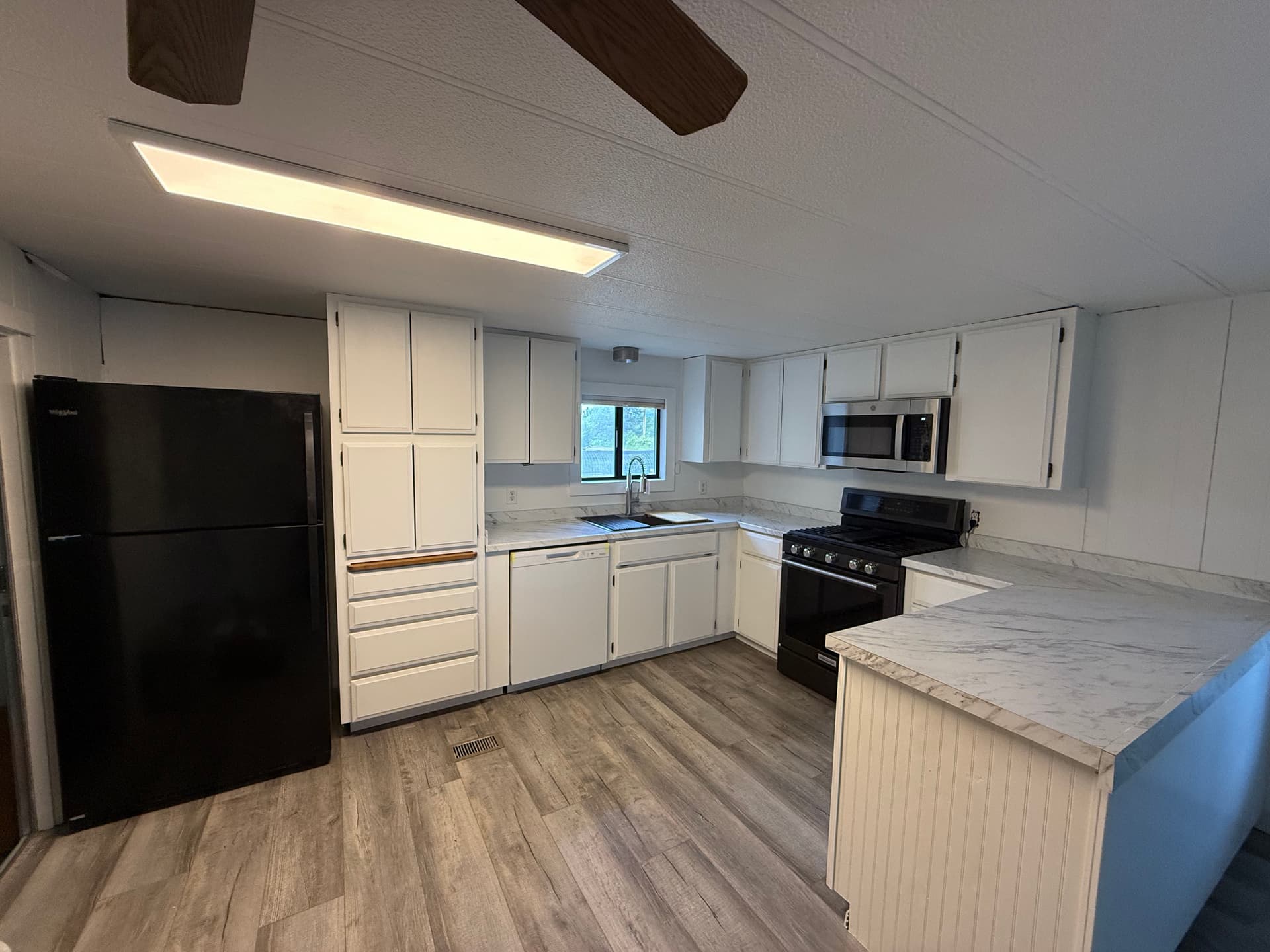 Gallery photos for Cabinet Refinish and New Countertops Turn a Dated Kitchen Bright: Image #4