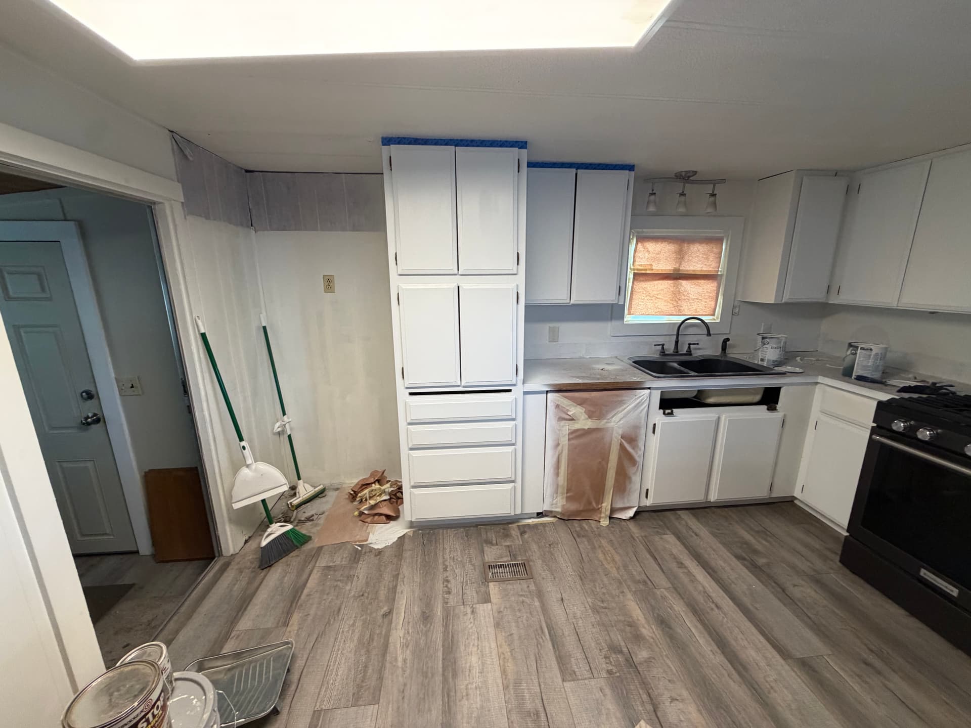 Gallery photos for Cabinet Refinish and New Countertops Turn a Dated Kitchen Bright: Image #3