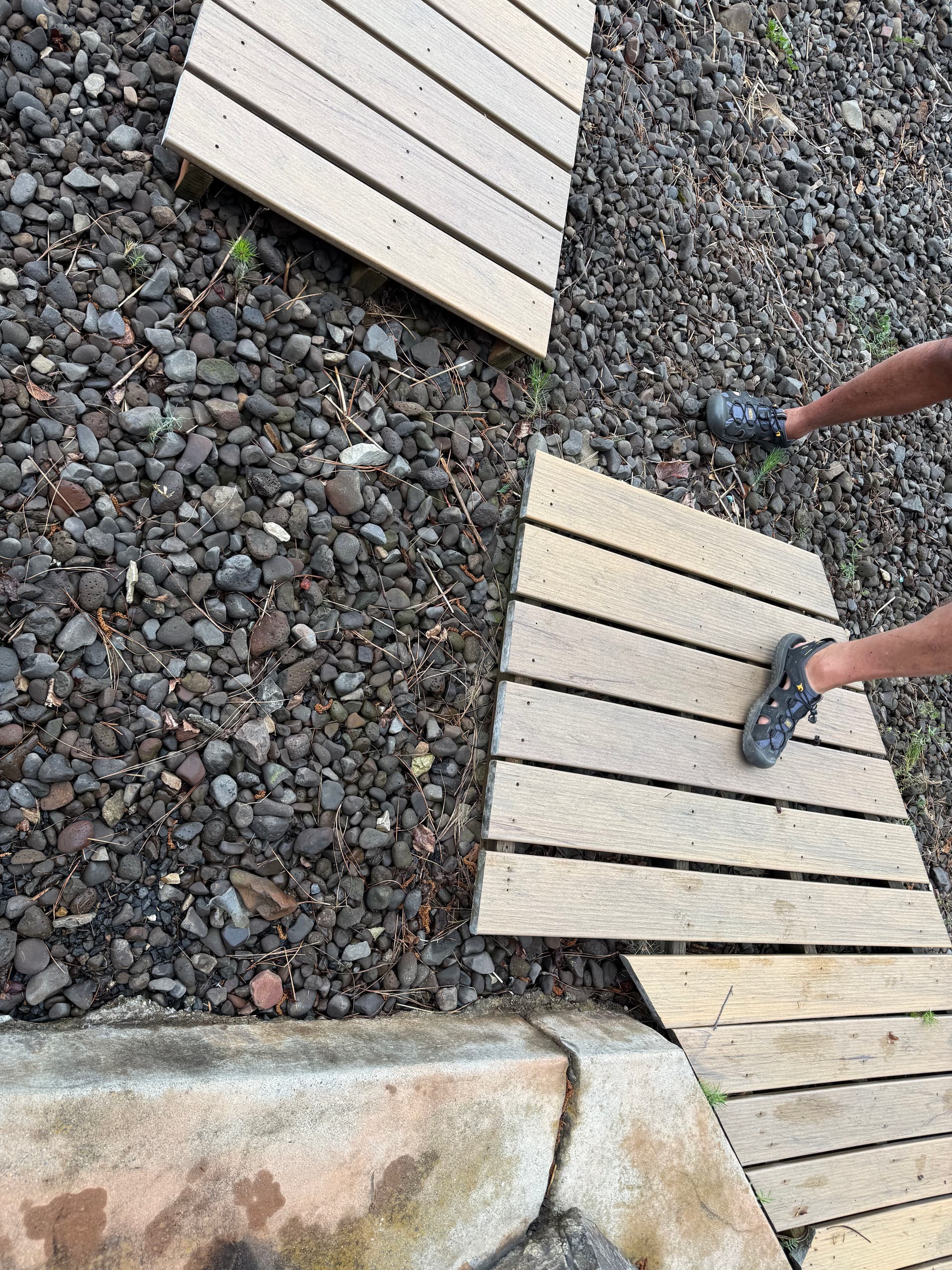 Gallery photos for Completing a Lakefront Walkway the Right Way: Image #1